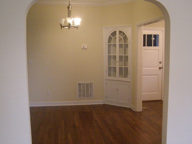 Building Photo - 2055 Herschel St