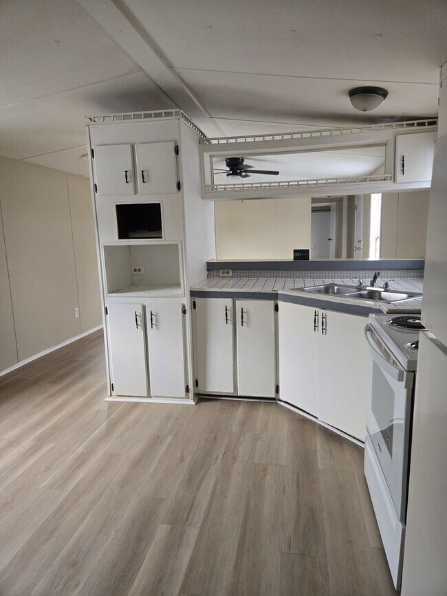 Foto del edificio - 3 bedroom, 2 bath Mobile Home in Yorktowne