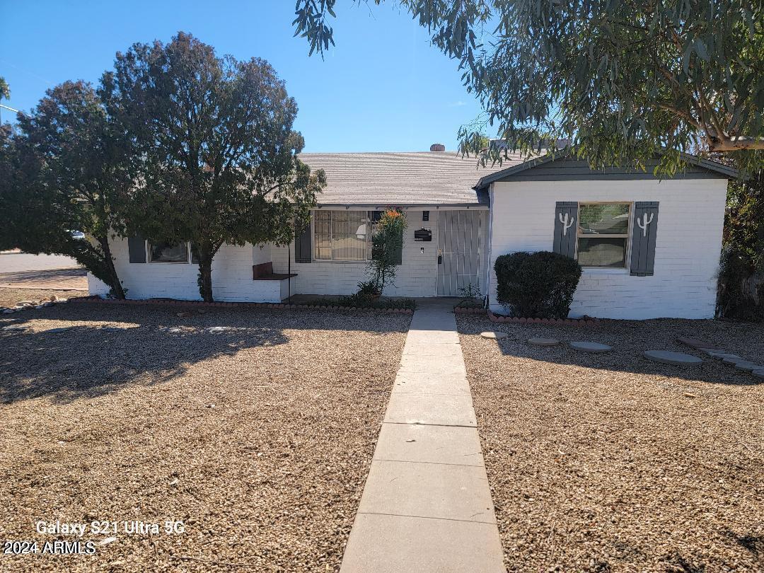Foto principal - 2245 E Flower St