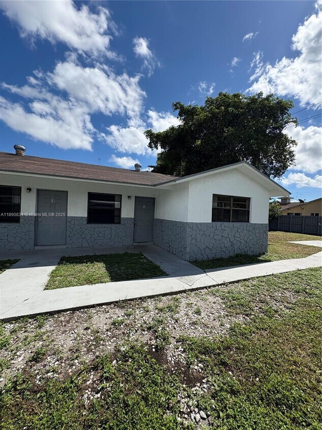 Foto principal - 4120 SW 19th St