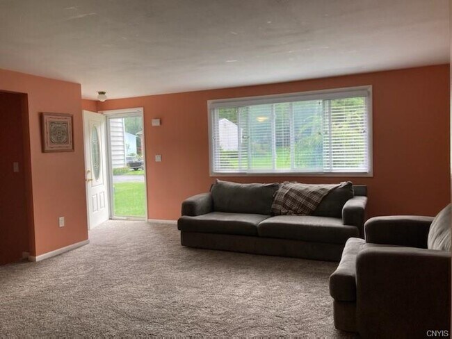 Building Photo - 10 Endora Dr