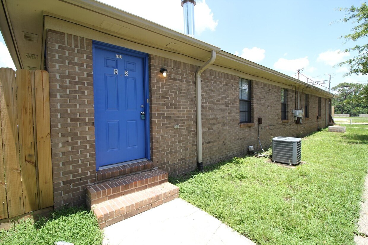 2993 Junction Rd Unit C3, Cantonment, FL 32533 Room for Rent in