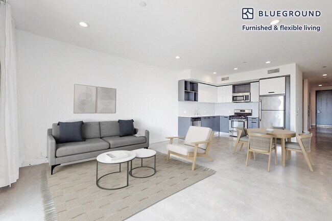 Foto del edificio - 10810 Palms Blvd