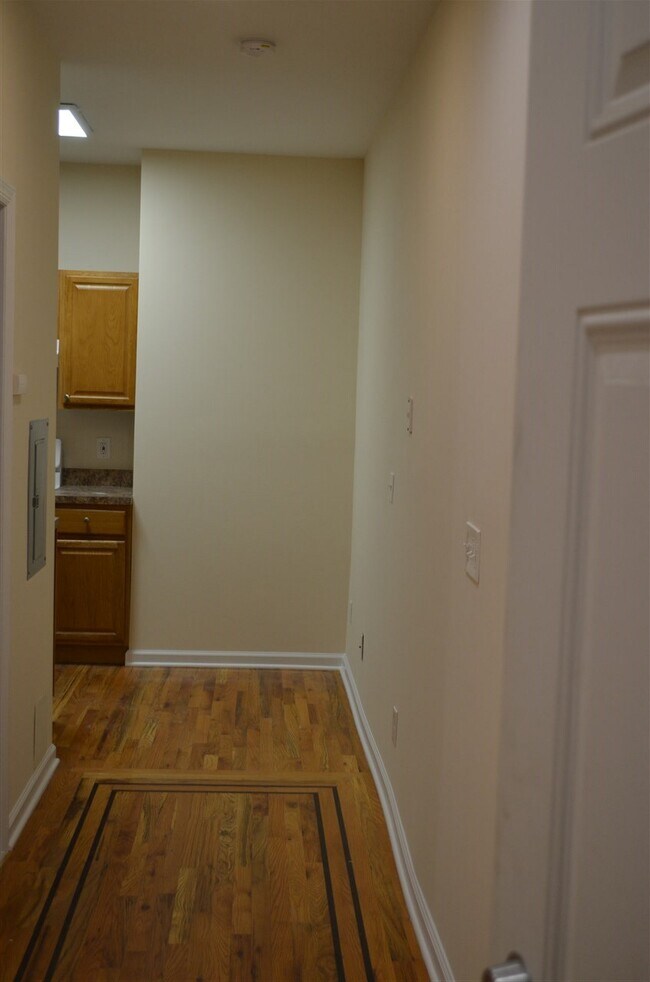 Building Photo - 45 51st St