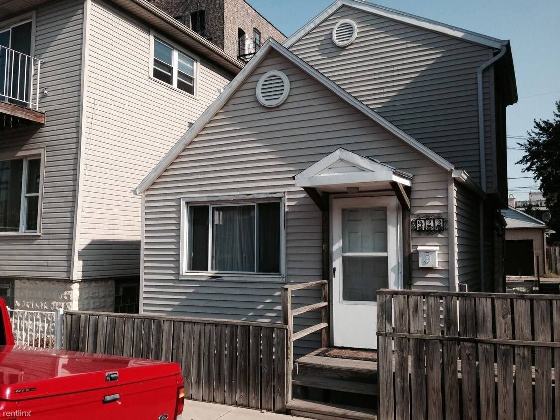 Primary Photo - 922 W 18th Pl