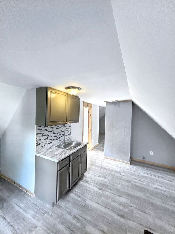 Building Photo - 10110 Parkgate Ave