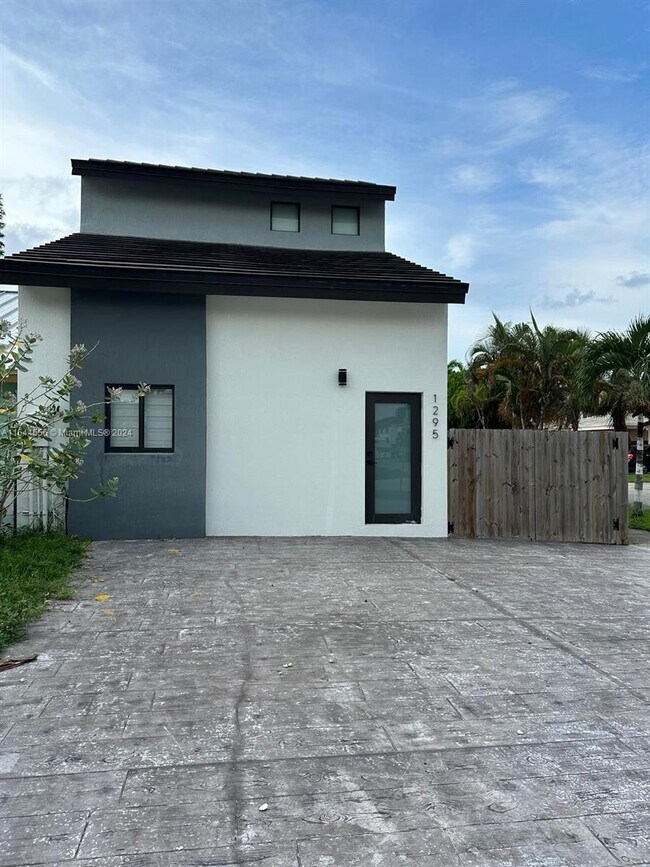 Foto del edificio - 1295 SE 9th Pl