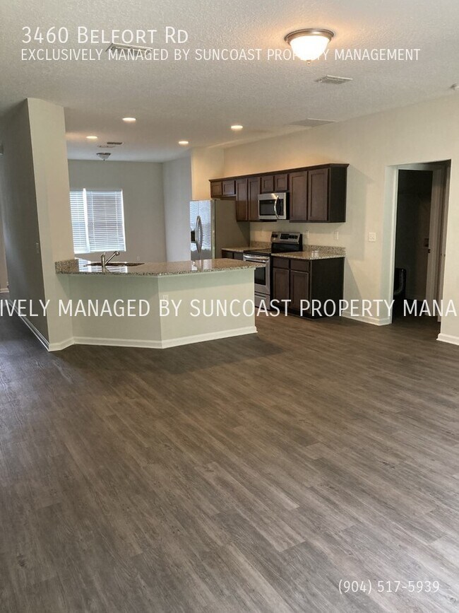 Building Photo - Free App! Save $300!! Spacious 4BR/2BA Hom...