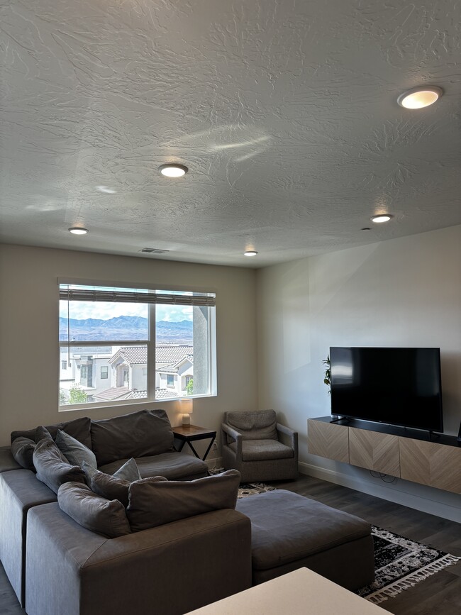 Living room - 5801 S Garnet Dr