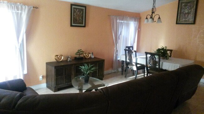 Foto del edificio - 2441 SW 82nd Ave