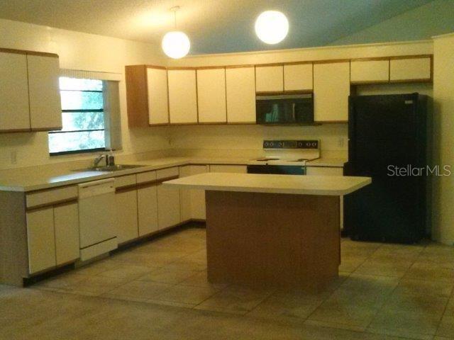 Foto del edificio - 2026 Larkwood Dr