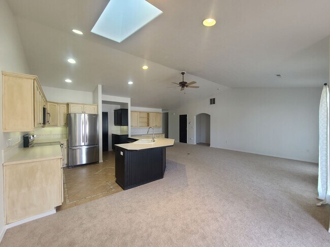Foto del edificio - $2,100 - 2 Bed / 2 Beautiful House in Nort...
