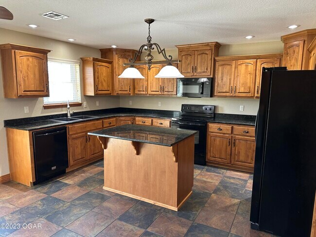 Foto del edificio - 12035 Holly Rd