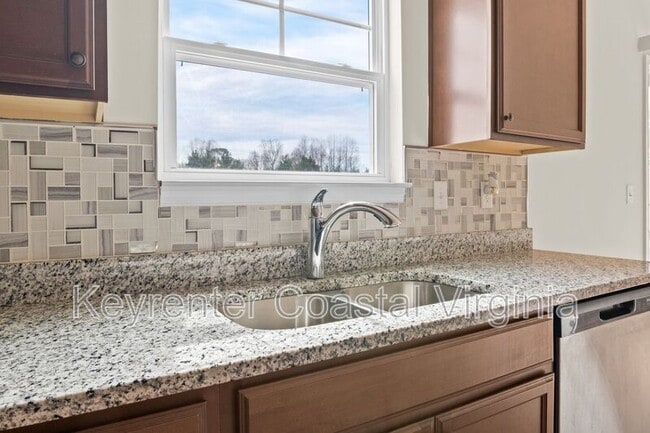 Building Photo - 305 Tarn Ct