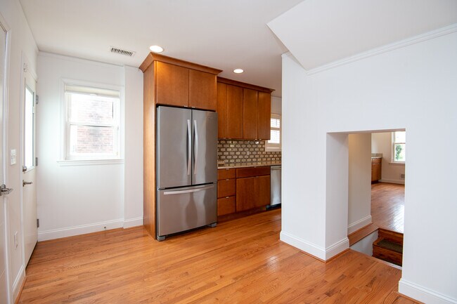 Building Photo - 514 Underwood St NW