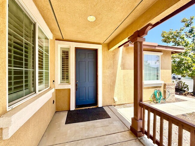 Foto del edificio - Spacious 5 Bedroom Redhawk Home with LARGE Loft & Backyard in Prime Location