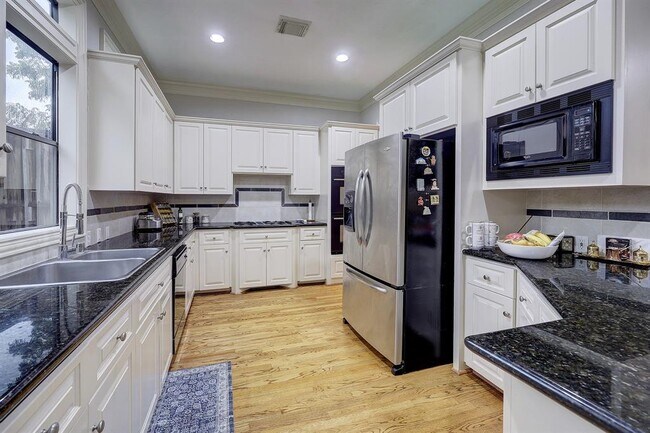 Building Photo - 2608 Nantucket Dr