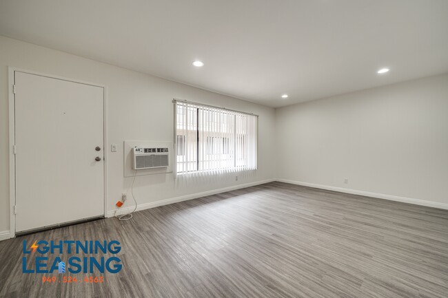 Foto del edificio - 5121-5125 Klump Ave