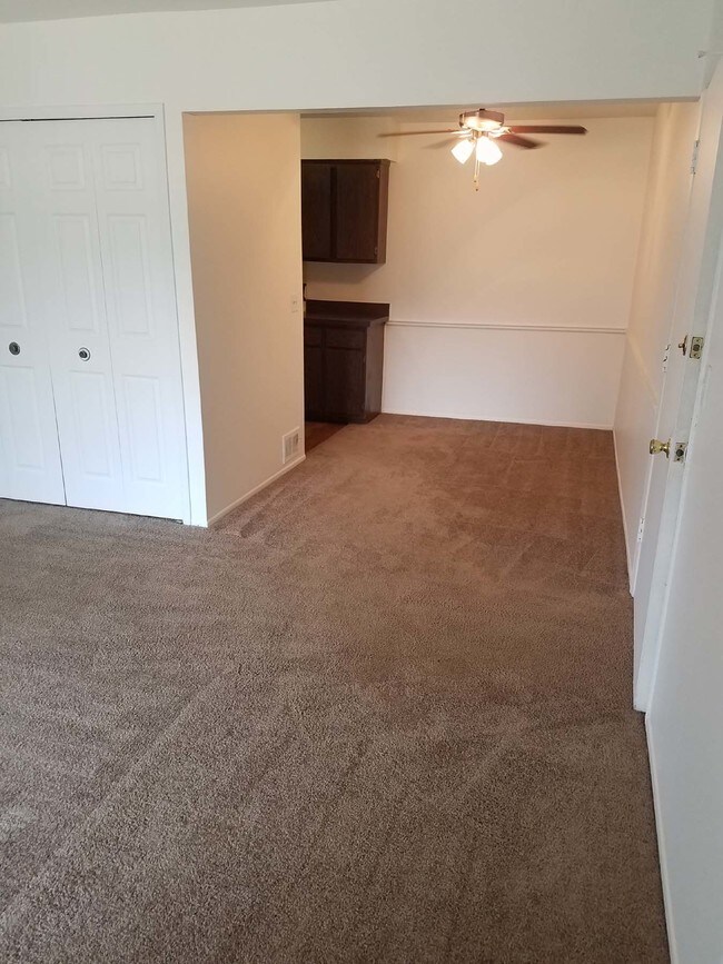 Knollwood Village Apartments Apartments in Grand Blanc, MI