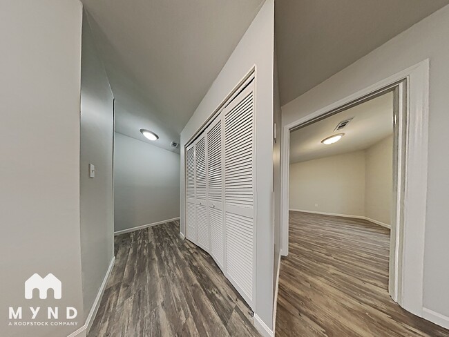 Building Photo - 6932 Delta Lake Dr