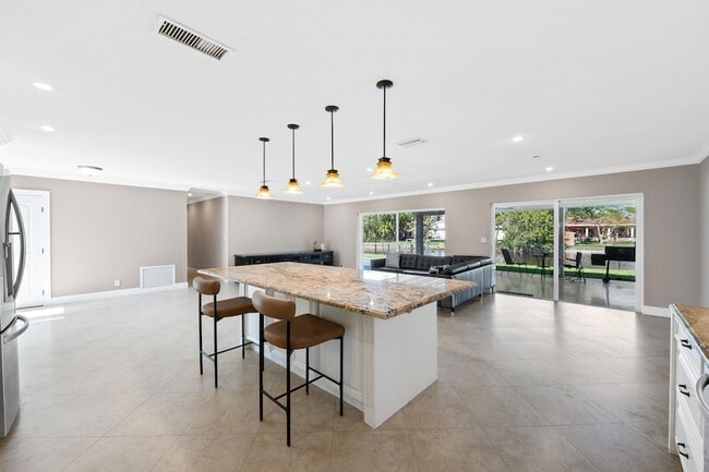 Photo - 1120 Renmar Dr House