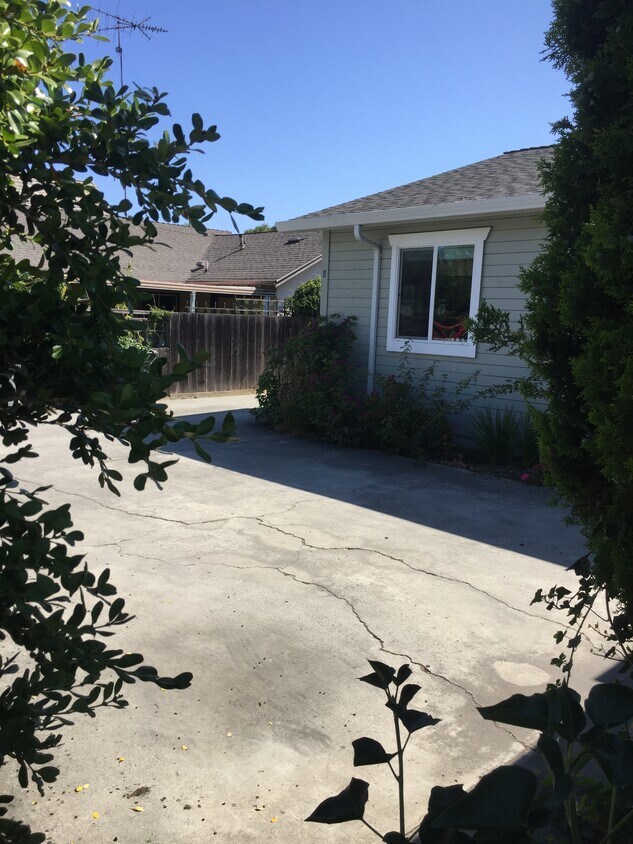Primary Photo - 1232 Hollenbeck Ave