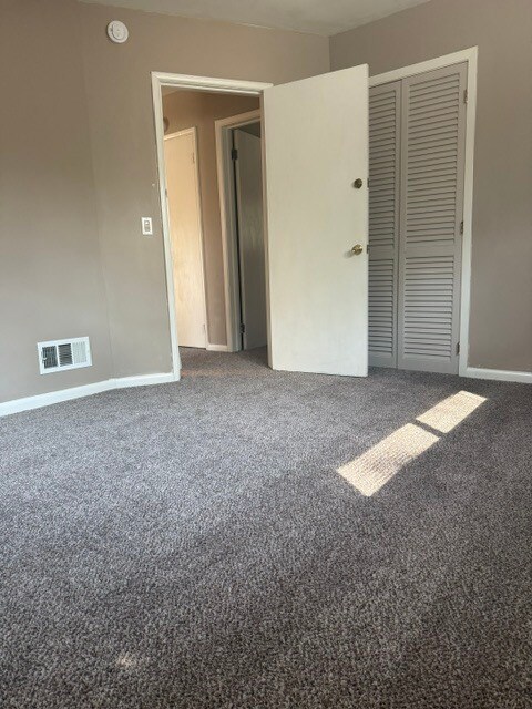 Building Photo - 6689 Golfway Dr