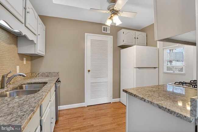 Foto del edificio - 7600 Lisle Ave