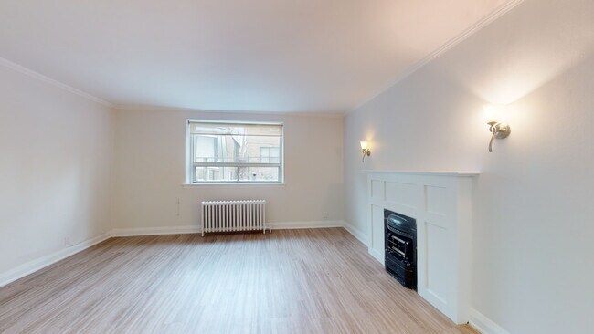 Building Photo - 316-320 Lonsdale Road