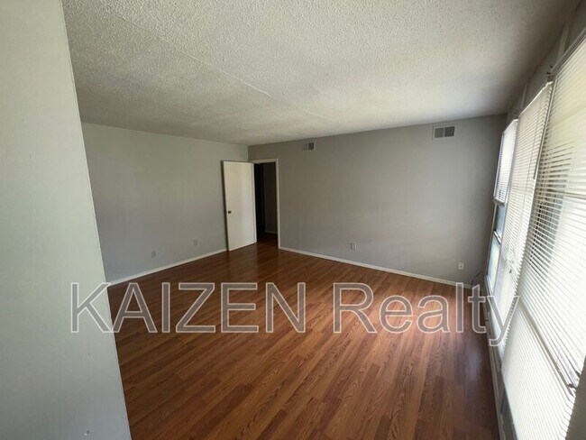 Building Photo - 151 N Belvedere Blvd