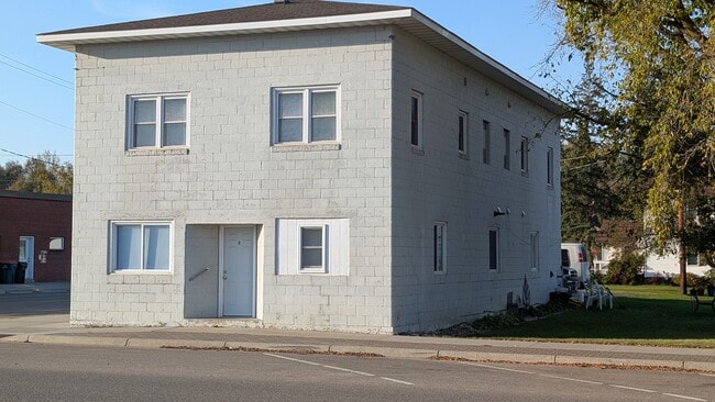 Building Photo - 221 Main St E