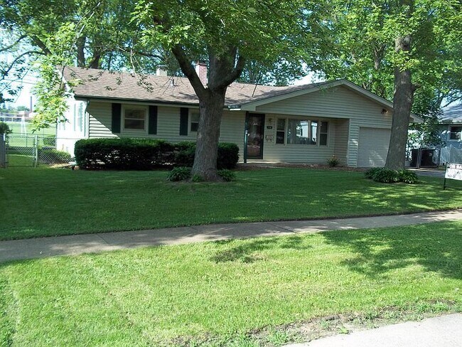 Building Photo - Newly remodeled