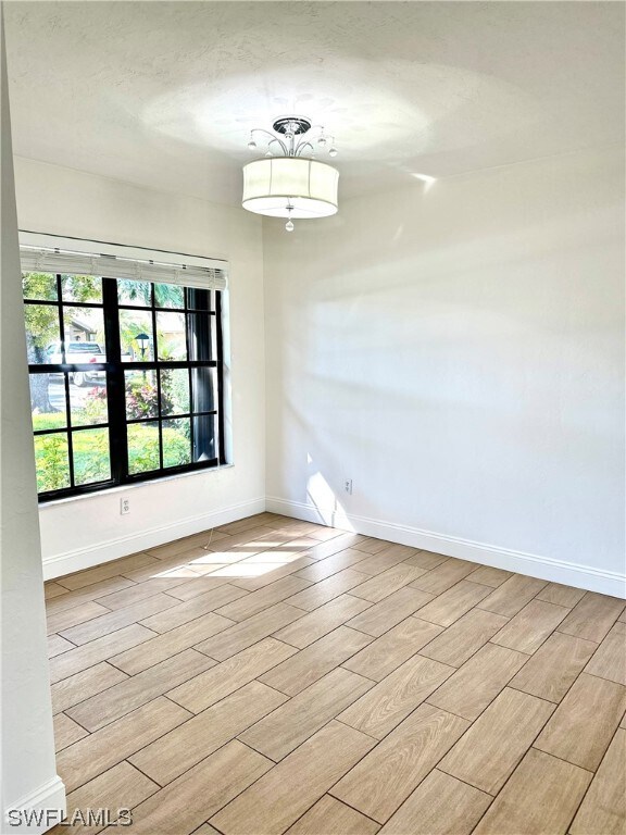 Foto del edificio - 13137 Burningtree Ave