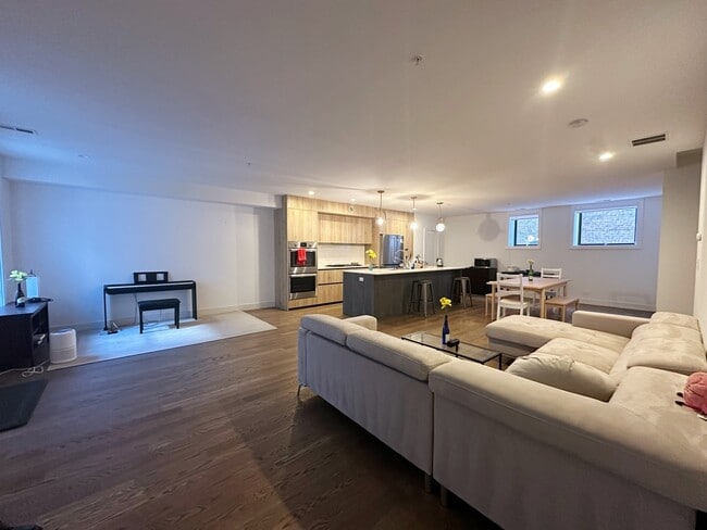 Building Photo - 4840 S Dorchester Ave