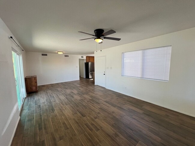 Building Photo - REMODELED 3 BEDROOM IN TOWN!