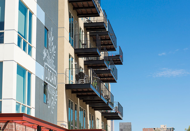 Building Photo - Boutique Apartments