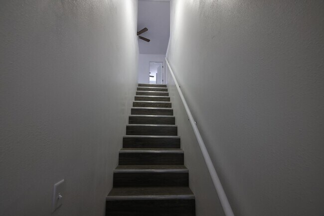 Fotografía del edificio - 635 Elm Ave