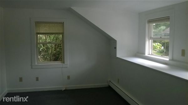 Building Photo - 12 King Ln