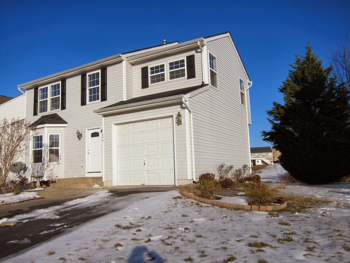 242 Lake Coventry Dr, Frederick, MD 21702 House Rental in Frederick