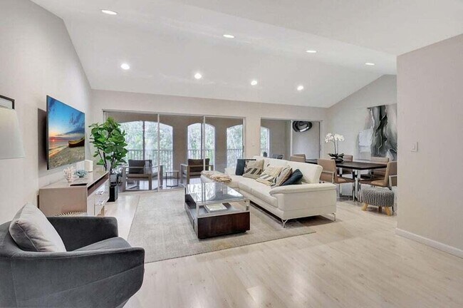 Foto del edificio - 7370 Orangewood Ln