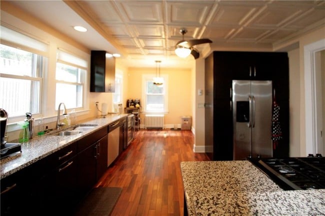 Building Photo - 1078 Whitney Ave