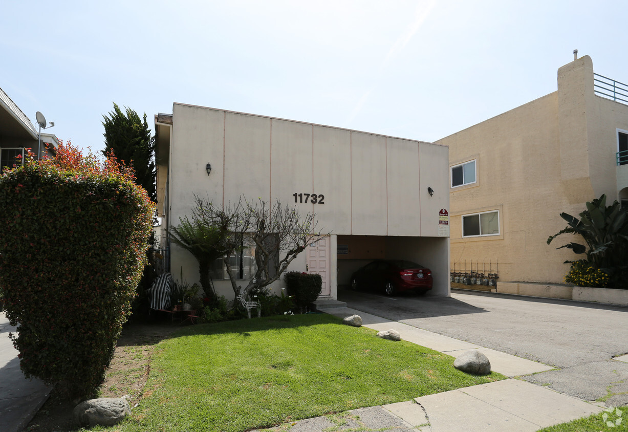 Building Photo - 11732 Avon Way