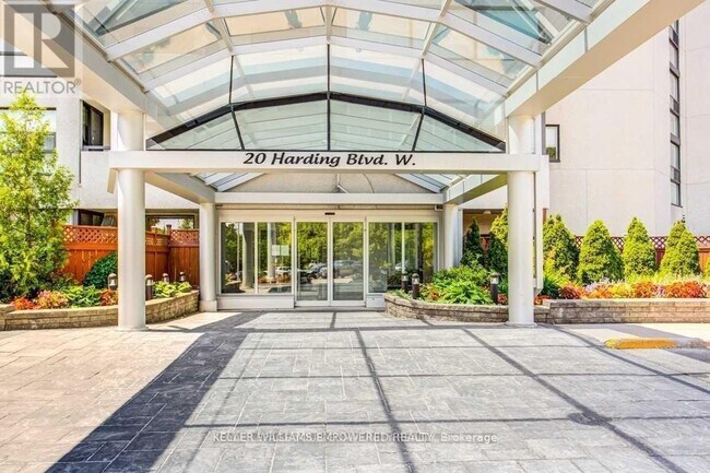 Photo du bâtiment - 20-720 Harding Blvd W