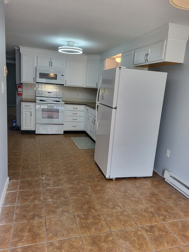 Building Photo - 204 Gibbons Ct