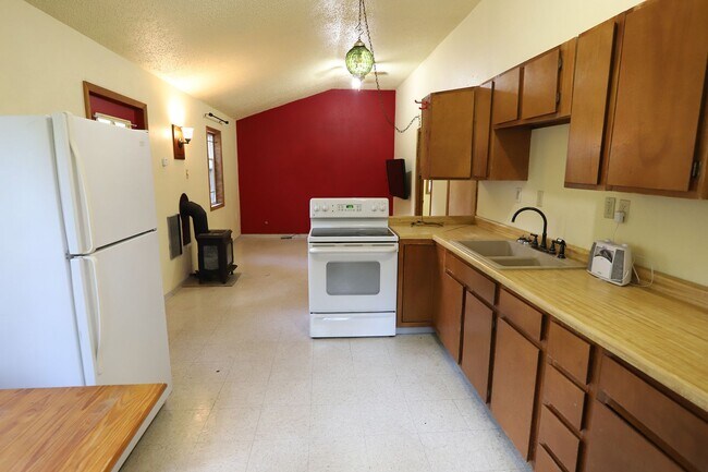 Building Photo - 22 Loucks St
