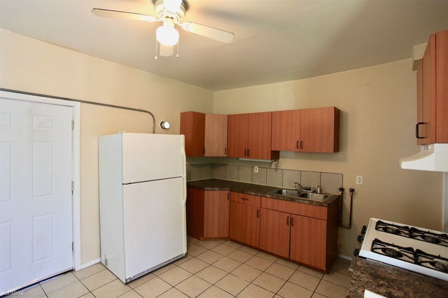 Building Photo - 3 br, 1 bath  - 6342 Otis St Unit B