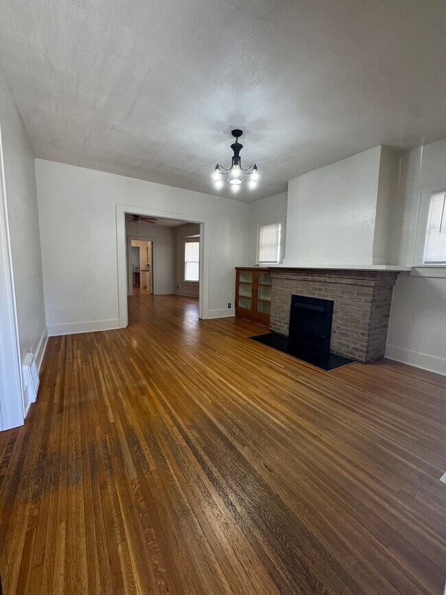 Foto del edificio - 233 N Poplar Ave