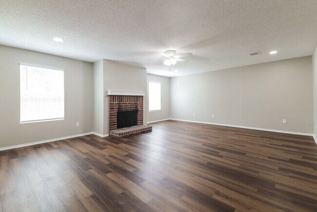 Building Photo - 1435 Foxwood Ln