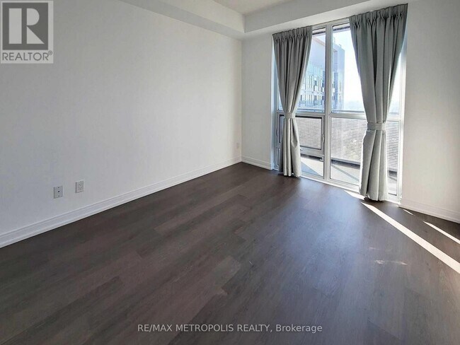 Building Photo - 255 Village Green Square