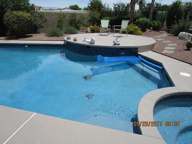Building Photo - 75483 La Cresta Dr